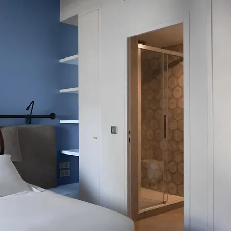 Hotel Leev Victoire & 4*
