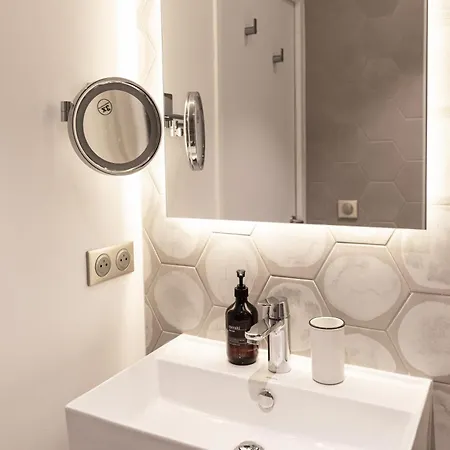 Leev Victoire & Paris